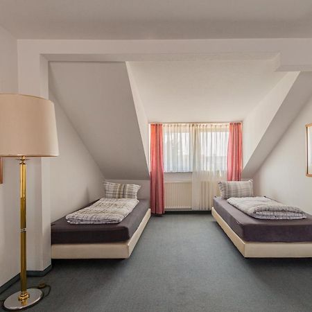 Pension Fuer Monteure In Dresden, Zimmer Mit Eigenem Bad Und Grosser Gemeinschaftskueche Exterior photo