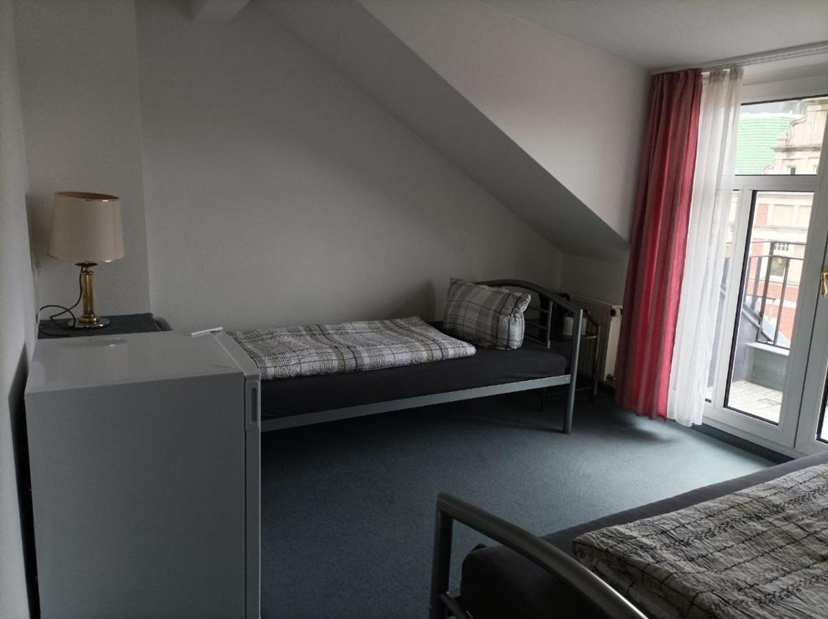 Pension Fuer Monteure In Dresden, Zimmer Mit Eigenem Bad Und Grosser Gemeinschaftskueche Exterior photo