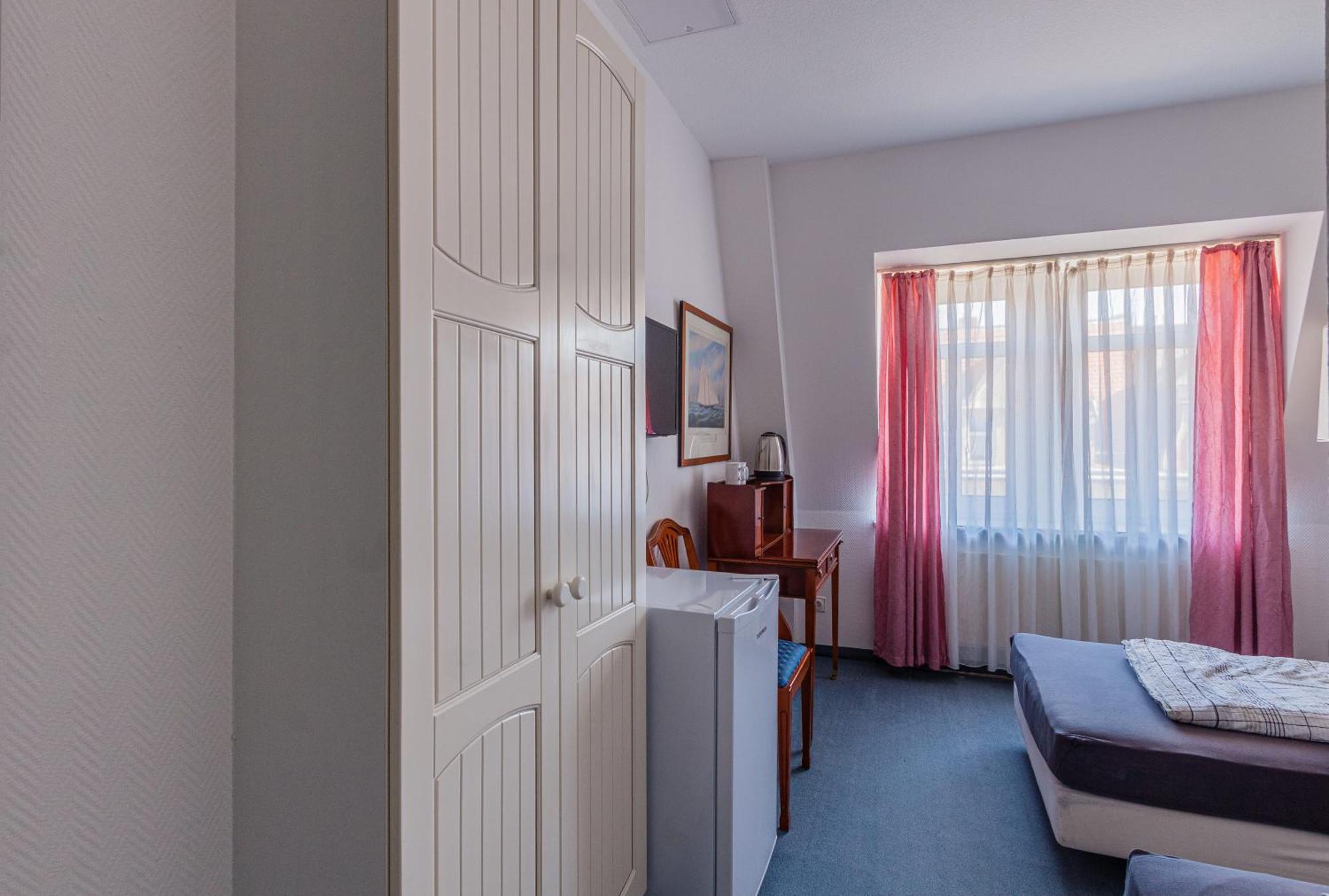 Pension Fuer Monteure In Dresden, Zimmer Mit Eigenem Bad Und Grosser Gemeinschaftskueche Exterior photo
