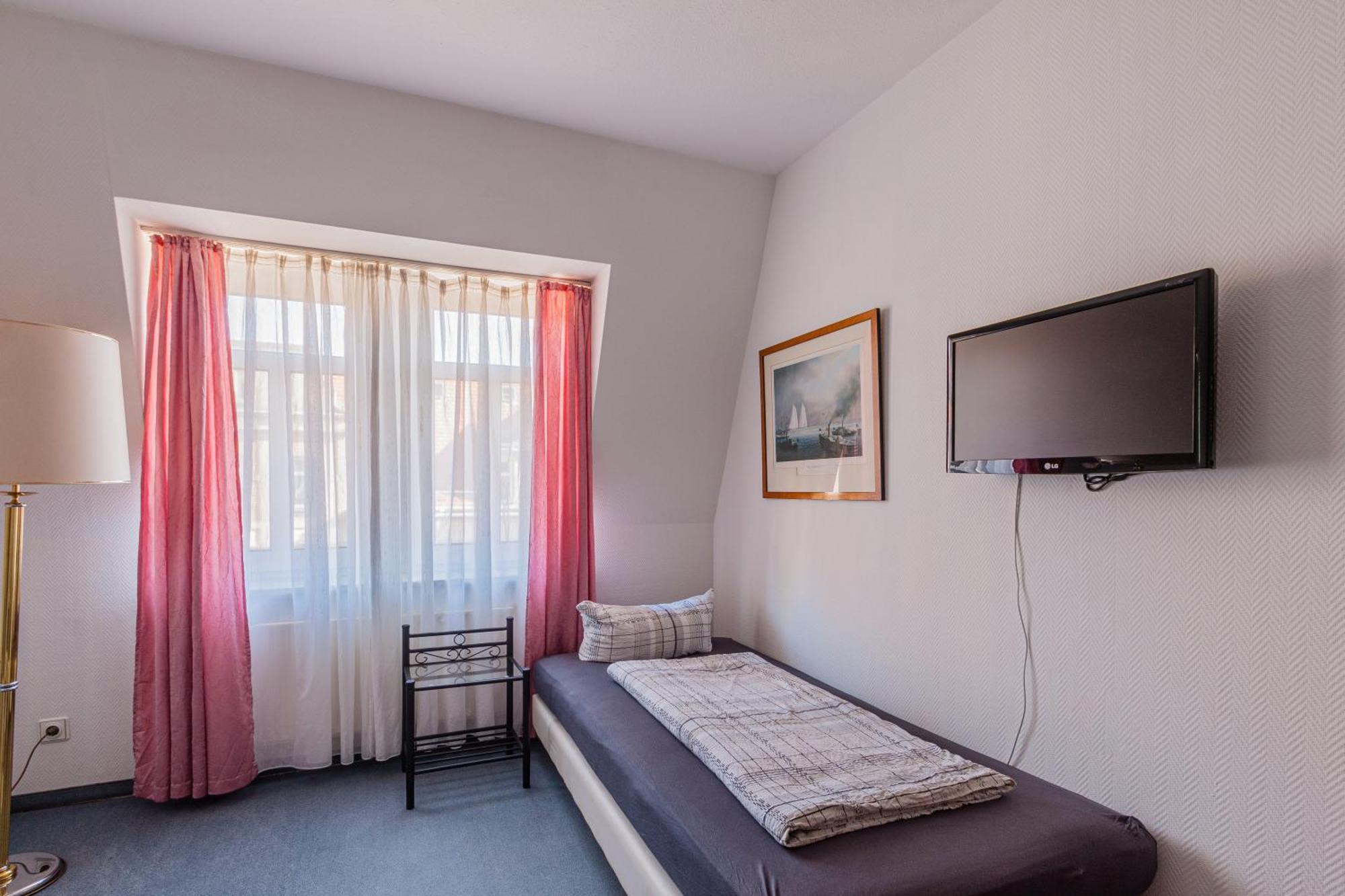 Pension Fuer Monteure In Dresden, Zimmer Mit Eigenem Bad Und Grosser Gemeinschaftskueche Exterior photo